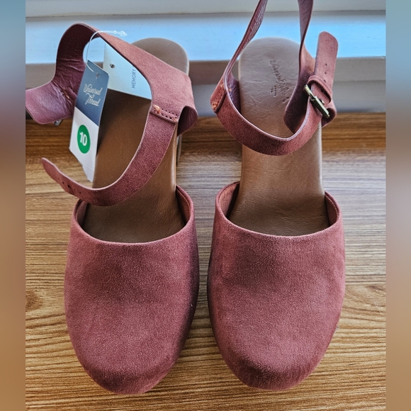 Universal Thread Shoes - Universal Thread strappy heeled sandals Size 10